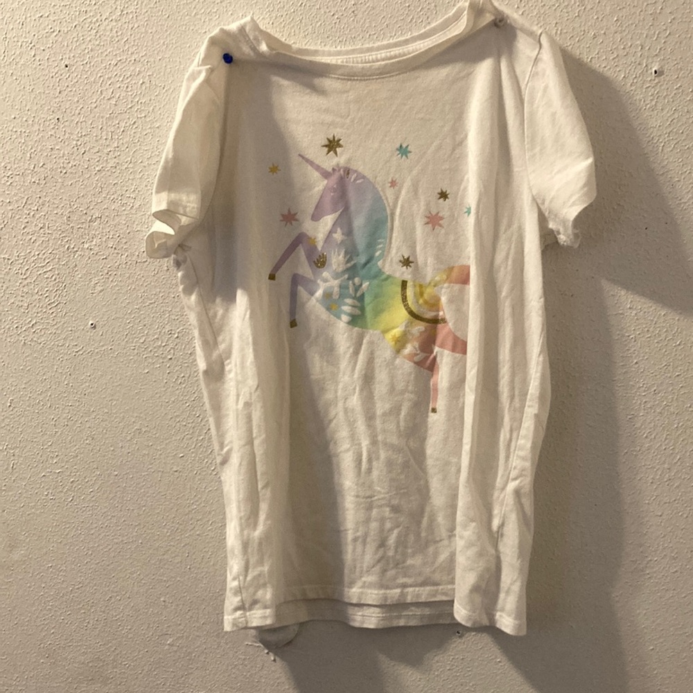 Nice unicorn white medium shirt good for kids to play outside